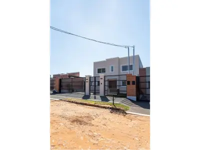 Casa à venda em Luque com 3 dormitórios e piscina 3