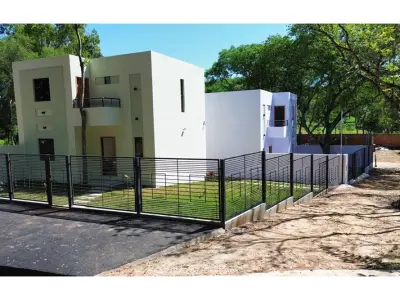 Casa à venda em Luque com 3 dormitórios e piscina 2