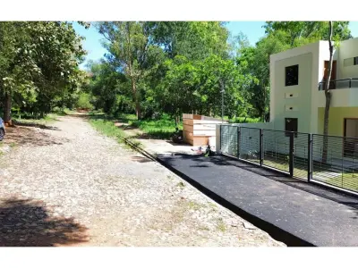 Casa à venda em Luque com 3 dormitórios e piscina 3