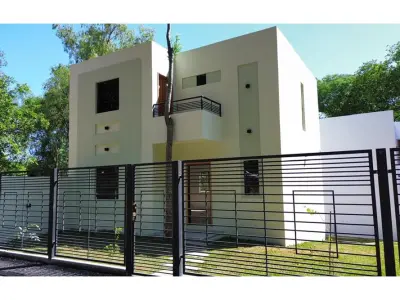 Casa à venda em Luque com 3 dormitórios e piscina 4