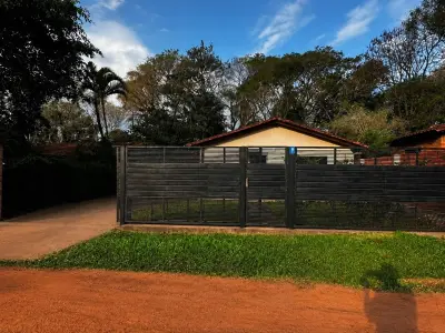 Casa à venda em Luque com amplo terreno 2