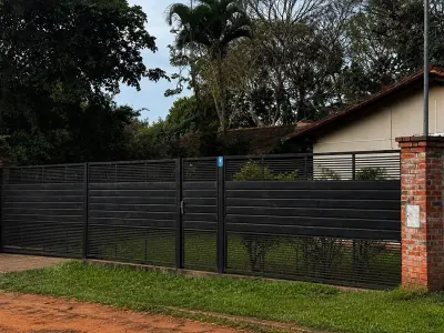 Casa à venda em Luque com amplo terreno 3