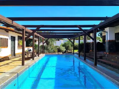 Casa en venta en Luque con casa de huéspedes y piscina 4