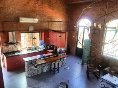 Casa à venda em Luque, Loma Merlo, em esquina 4