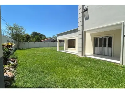 Casa à venda em Luque, Maramburé, com 6 dormitórios 4