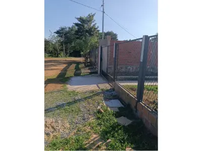Casa en venta en Luque, Yka'a, con quincho y jardín 3