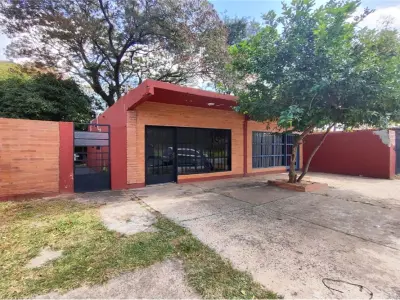 Casa à venda em Luque, região Conmebol 2