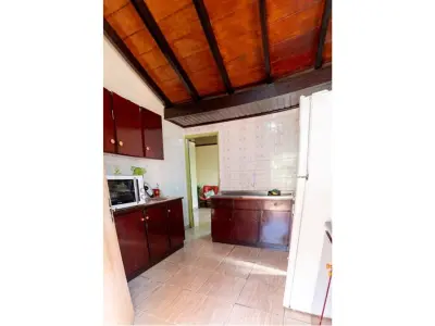 Casa à venda em María Auxiliadora, Ciudad del Este 3