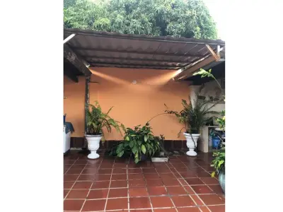 Casa à venda em Mariano Roque Alonso, Central 4