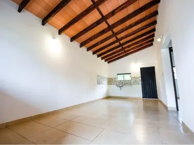 Casa à venda em Mariano Roque Alonso, Central 4