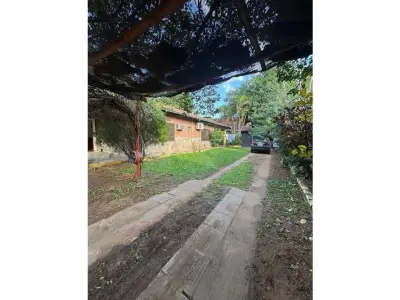 Casa en venta en Mariano Roque Alonso con terreno amplio 3