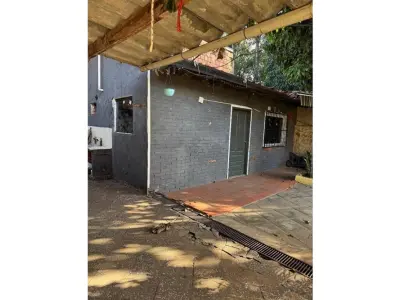 Casa en venta en Mariano Roque Alonso con terreno amplio 4