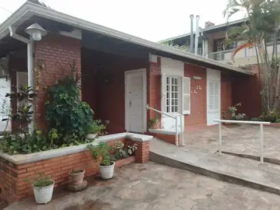 Casa en venta en Mburucuya, Asunción — 4 dorm, zona exclusiva 2