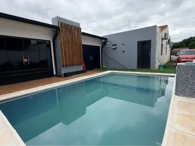 Casa en venta en Mora Kue, Luque, con 3 dormitorios 3