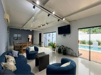 Casa en venta en Mora Kue, Luque, con 3 dormitorios 4