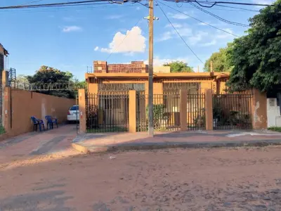 Casa en venta en Ñemby, barrio Caaguazú 2