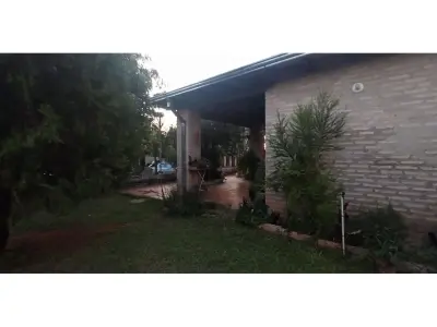 Casa à venda em Ñemby, bairro Cañadita, com 4 dormitórios 3