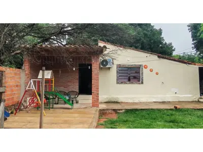 House for sale in Ñemby, Cañadita, with large patio 2