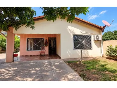 Casa à venda em Ñemby, Barrio San Carlos 2