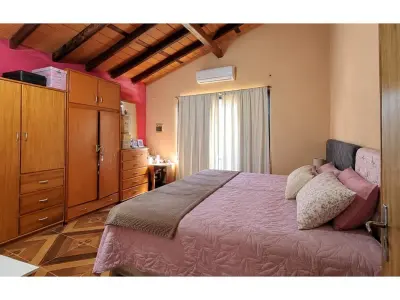 Casa à venda em Ñemby, Barrio San Carlos 4