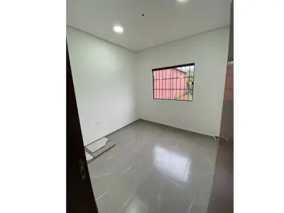 Casa à venda em Ñemby com 3 dormitórios 3