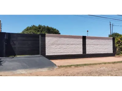 Casa à venda em Ñemby com jardim e quincho 2