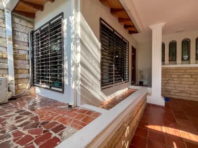 Casa en venta en Obrero, Asunción, con 5 dormitorios 4
