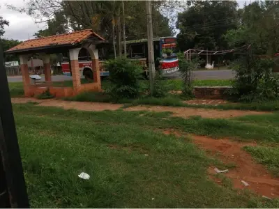 Casa en venta en Paraguarí con salones comerciales 2