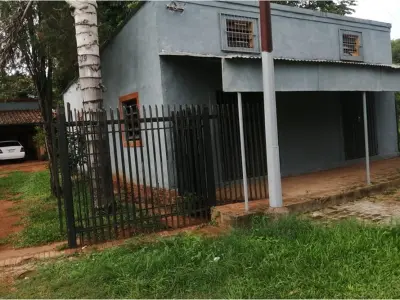 Casa en venta en Paraguarí con salones comerciales 3