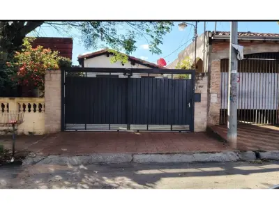 Casa à venda em Pinoza, Assunção, com 3 dormitórios 2