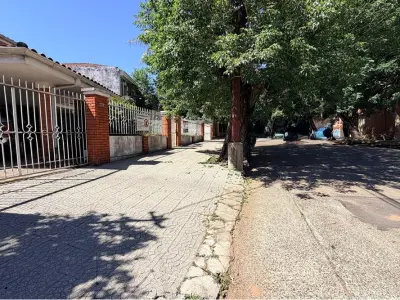 Casa à venda em Recoleta, Assunção, com 5 dormitórios 3