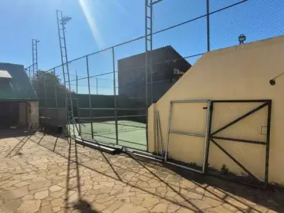 Casa à venda em Recoleta, Assunção – Com quadra de padel e churrasqueira 3