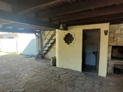 Casa à venda em Recoleta, Assunção – Com quadra de padel e churrasqueira 4