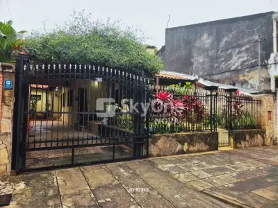 Casa en venta en Recoleta, Asunción con quincho y cochera 2