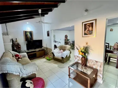 Casa en venta en Sajonia, Asunción, con 4 dormitorios 4