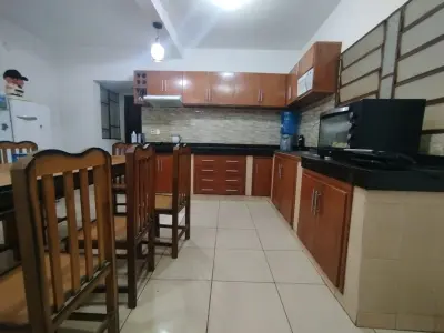 House for sale in San Antonio, Lambaré with large lot and independent area 2
