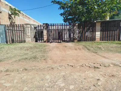 House for sale in San Antonio, Lambaré with large lot and independent area 4
