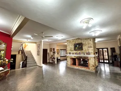 Casa à venda em San Bernardino com 6 dormitórios 3