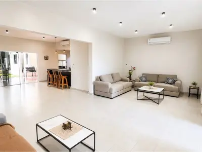 Casa en venta en San Bernardino con 7 dormitorios 4