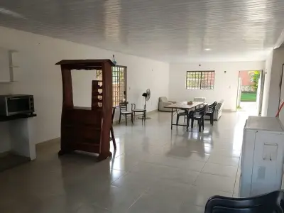 Casa à venda em San Bernardino com jardim e piscina 4