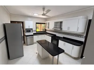 Casa en venta en San Jorge, zona Colegio Goethe 4