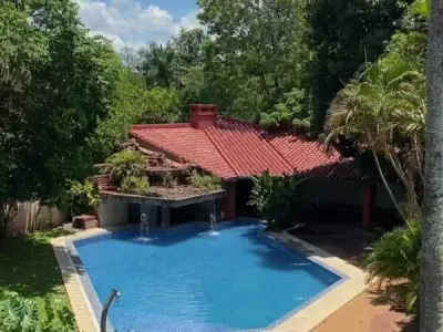 House for Sale in San Lorenzo — 4 Bedrooms with Tennis Court and Pool 3