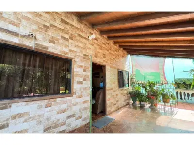 Casa à venda em San Lorenzo, bairro Anahí II 3