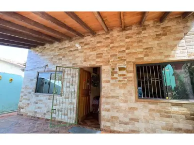 Casa à venda em San Lorenzo, bairro Anahí II 4