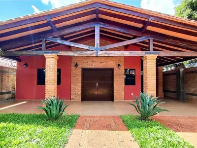 Casa en venta en San Lorenzo, barrio Mariángela 2
