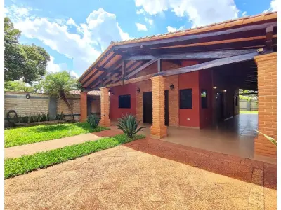 Casa en venta en San Lorenzo, barrio Mariángela 3