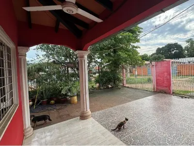 House for sale in San Lorenzo, Central 4