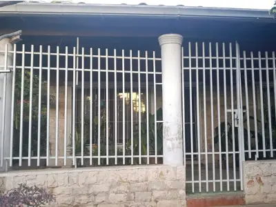 House for sale in San Lorenzo, Central 3