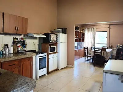 Casa à venda em San Lorenzo com jardim e quincho 4