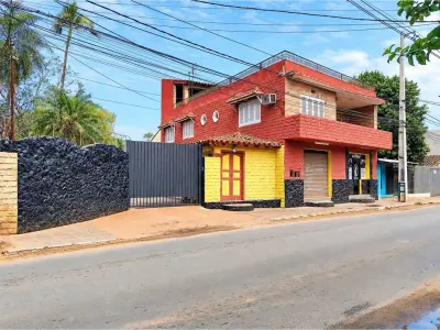 Casa en venta en San Lorenzo con piscina y gran terreno 2
